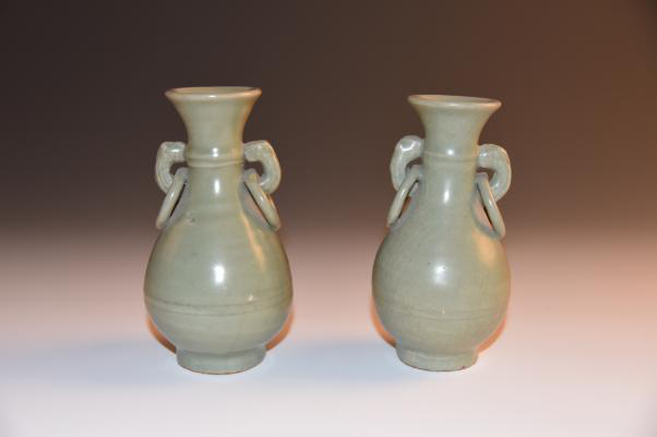 南宋青釉象耳銜環(huán)瓶