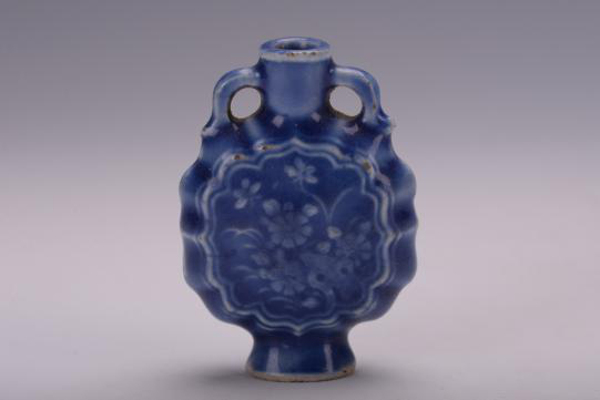 清藍釉印花花卉紋鼻煙壺
